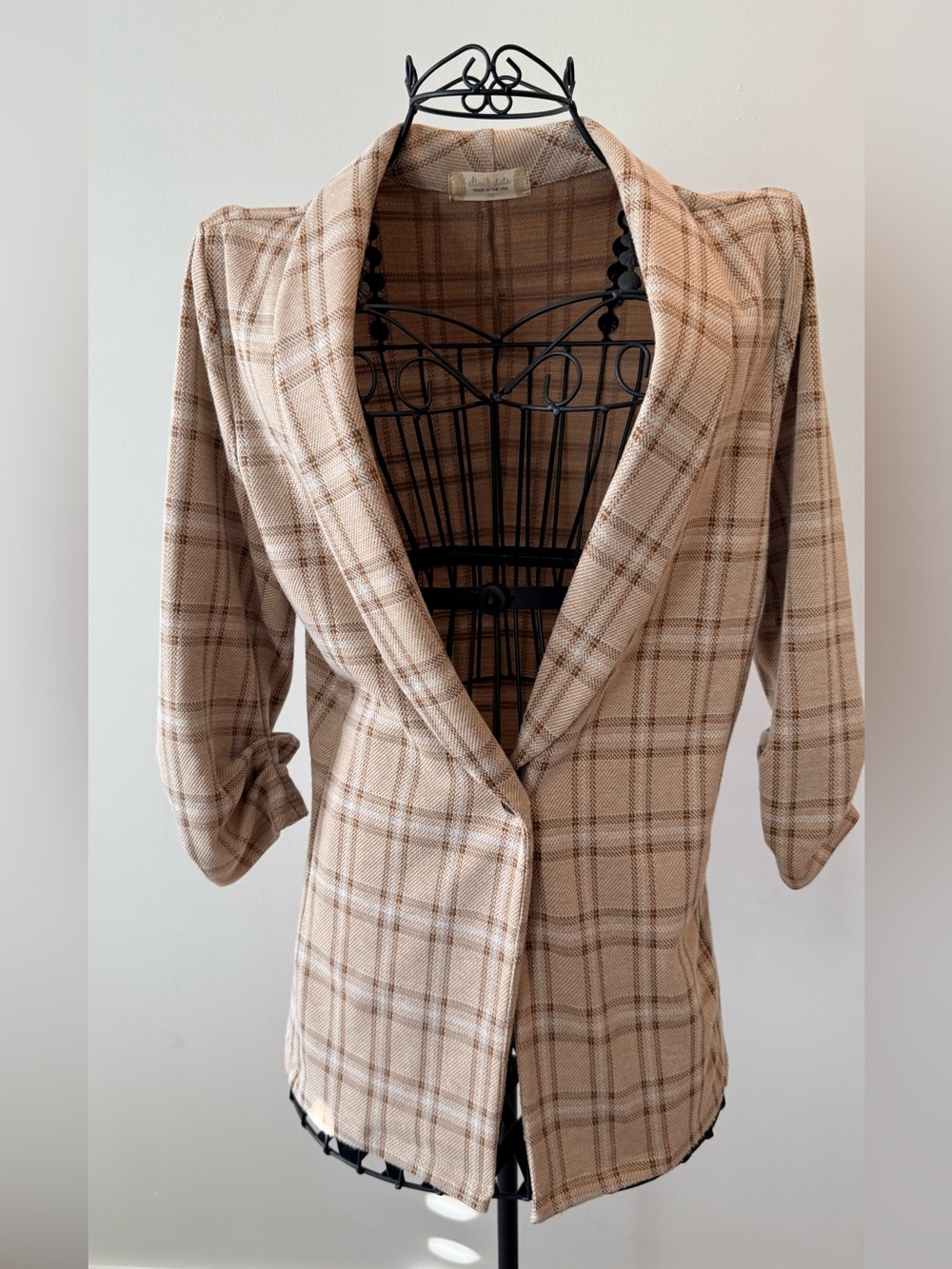 Altar'd State - Plaid Shawl Collar Ruched-Sleeve Knit Blazer - Small - Tan Plaid